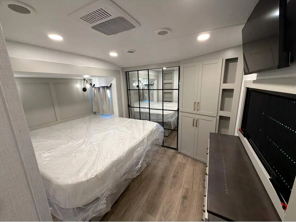 2026 Brinkley Model Z 3515, Photos photo 27