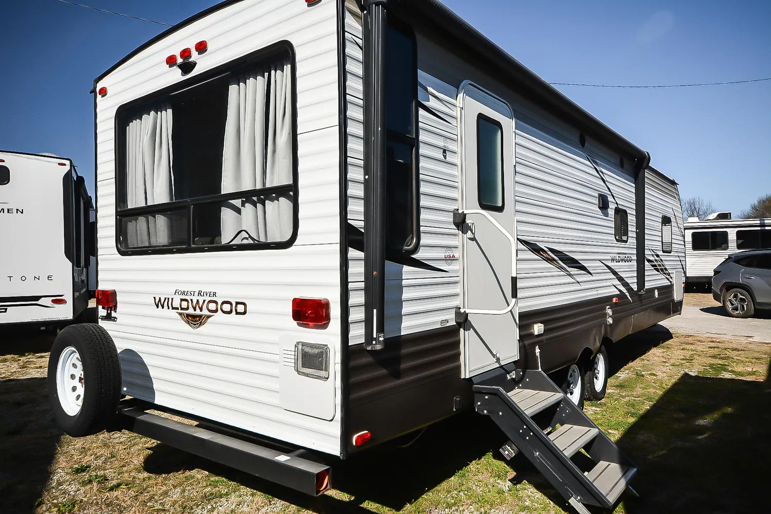 2018 Forest River Wildwood 28RLSS dealer photo 3 from Camperland of Oklahoma