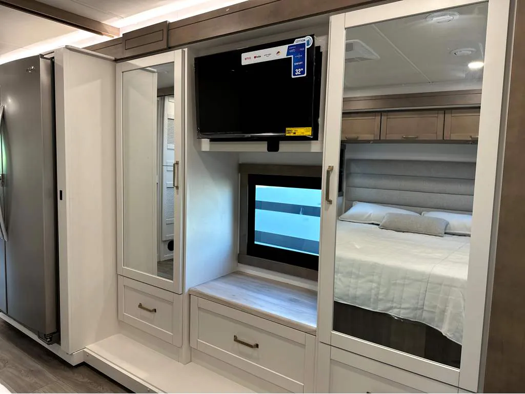 2027 Entegra Coach Vision XL 36C, Photos photo 17