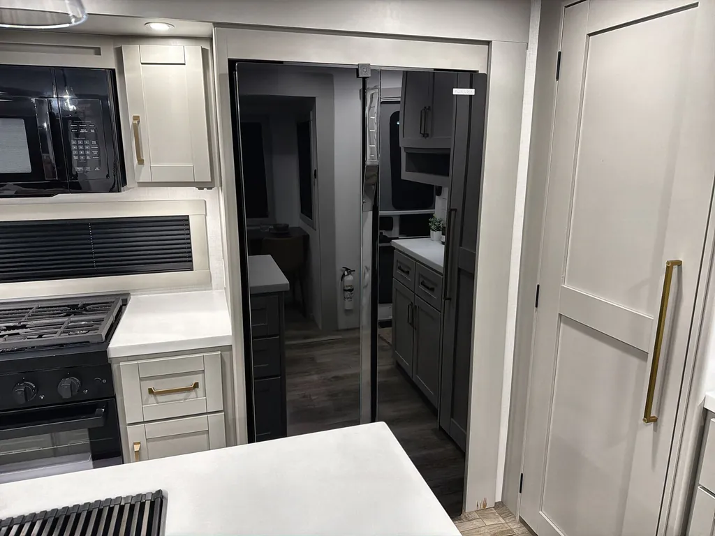 2026 Brinkley Model Z AIR 297, Photos photo 15