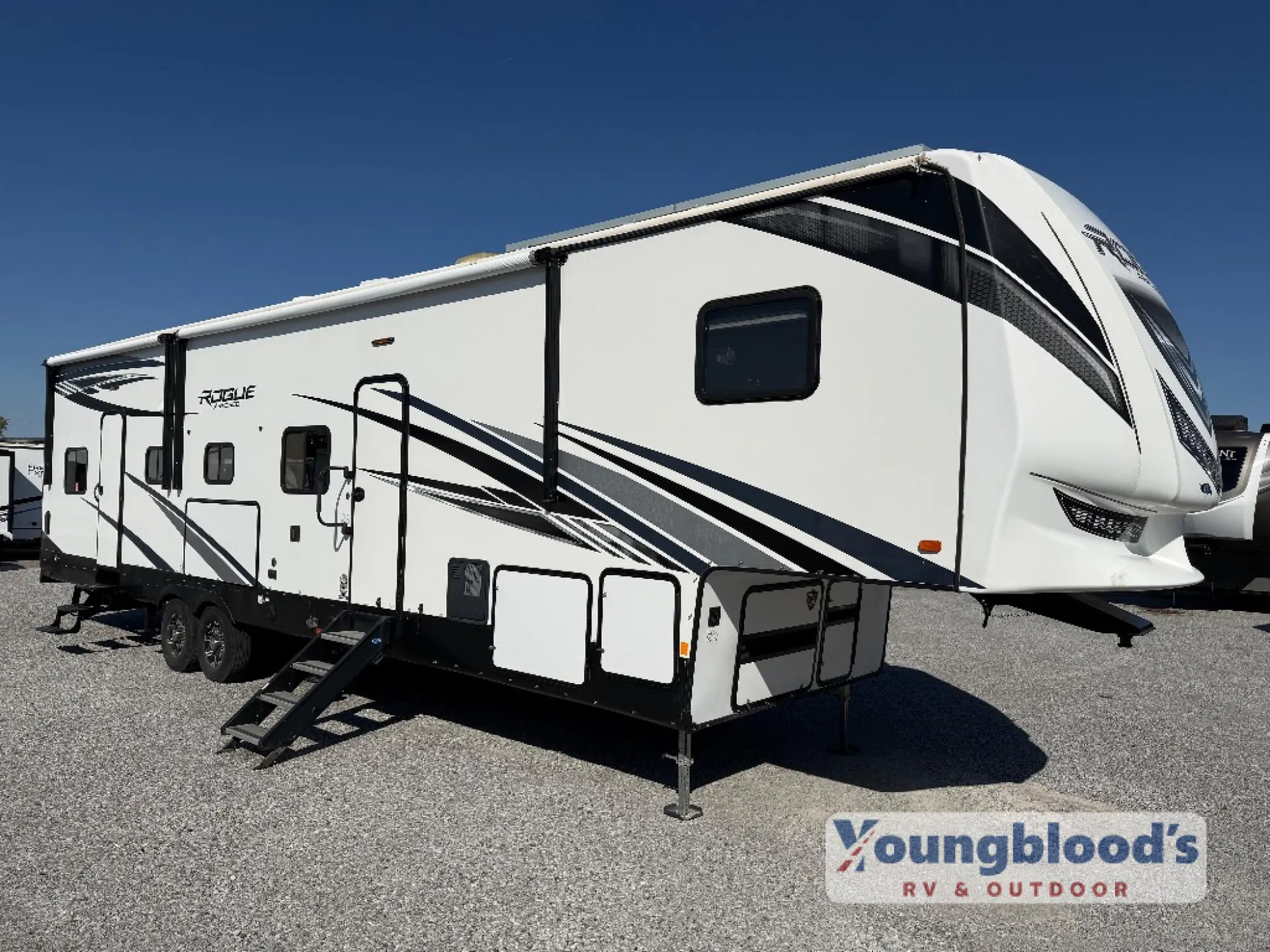 2020 Forest River Vengeance Rogue Armored 371 - Photo 2