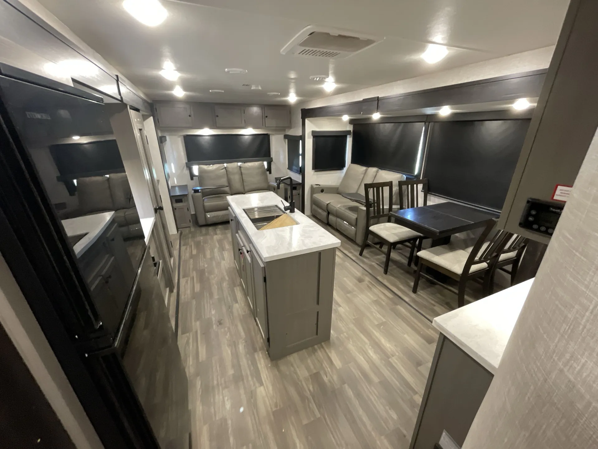 2024 Starcraft GSL 275RLS — living area main