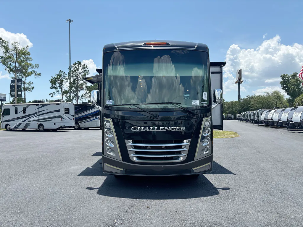 2022 Thor Motor Coach Challenger 35MQ, Photos photo 5