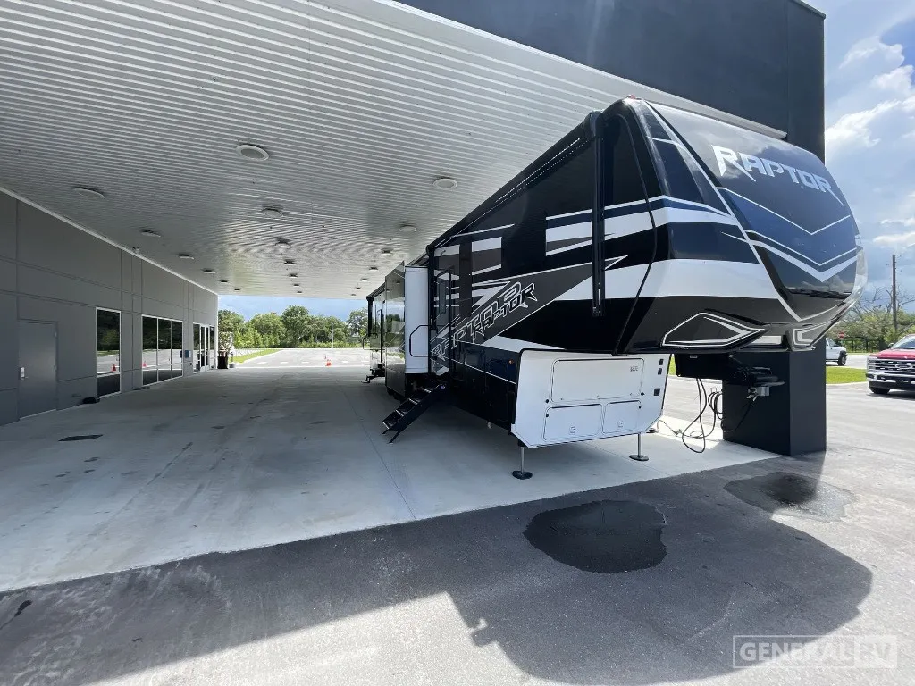 2025 Keystone Raptor 429 - Photo 2