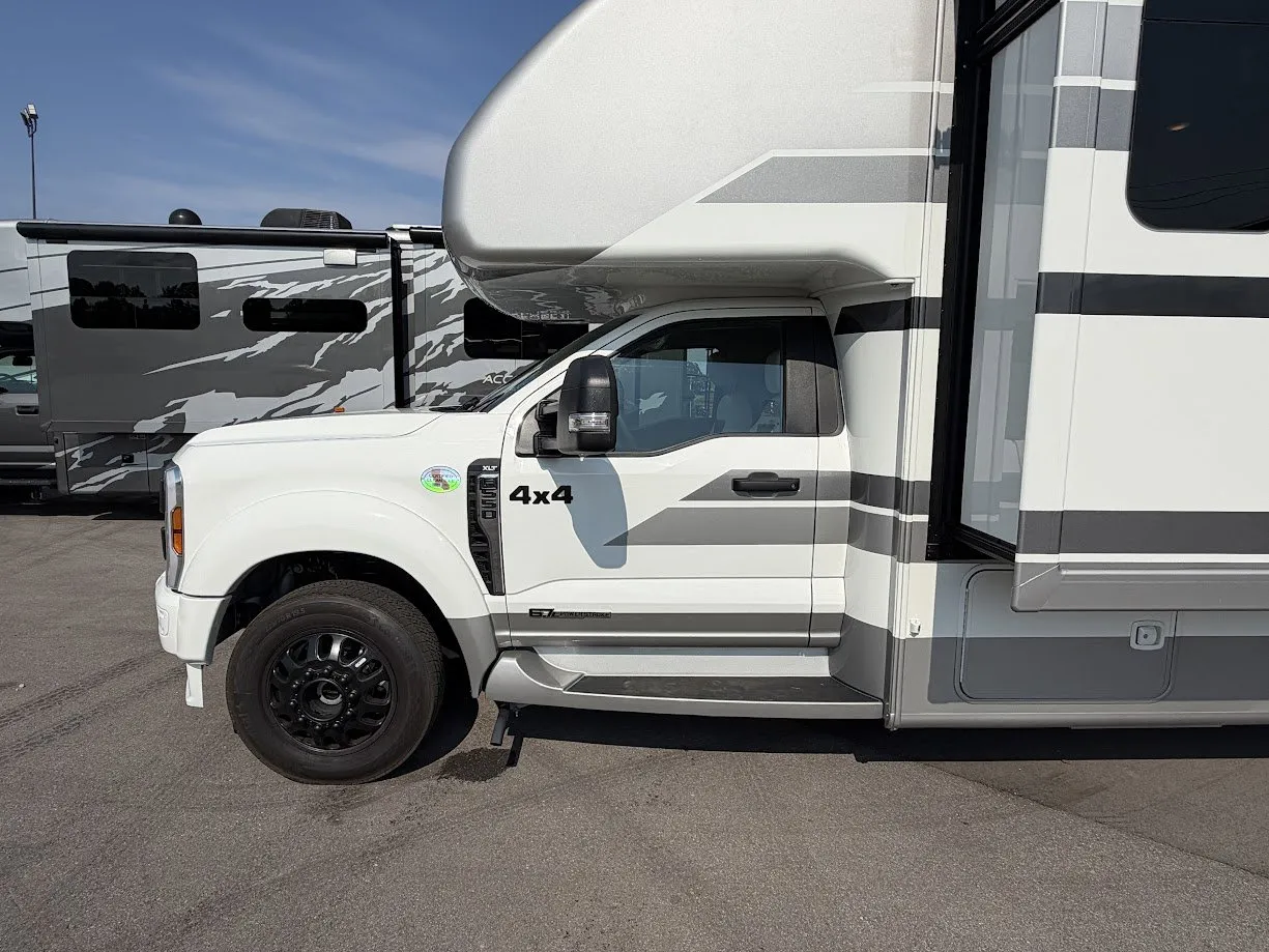 2026 Thor Motor Coach Magnitude Grand X32 - Photo 4