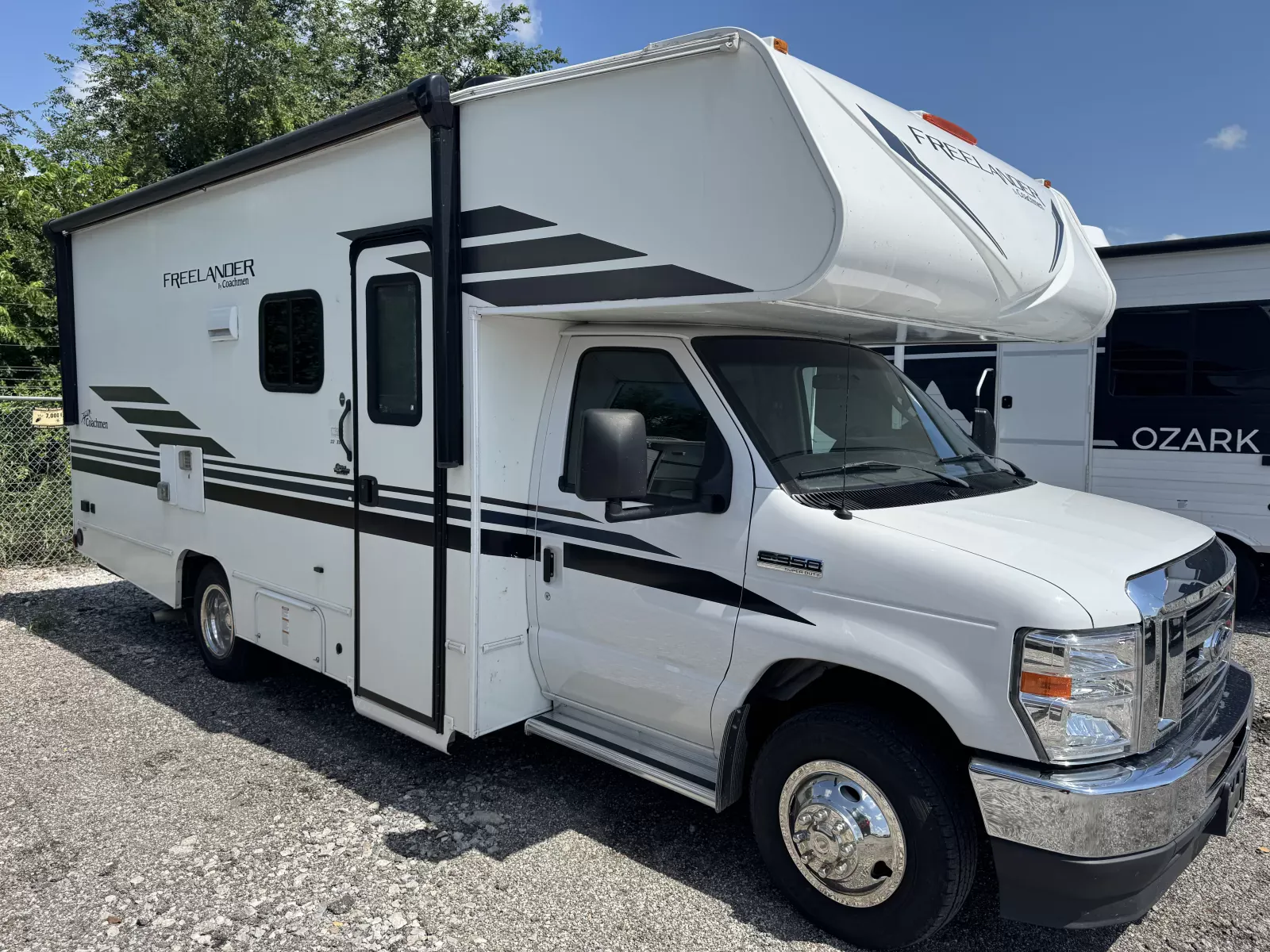 2021 Coachmen Freelander 22XG - Photo 2