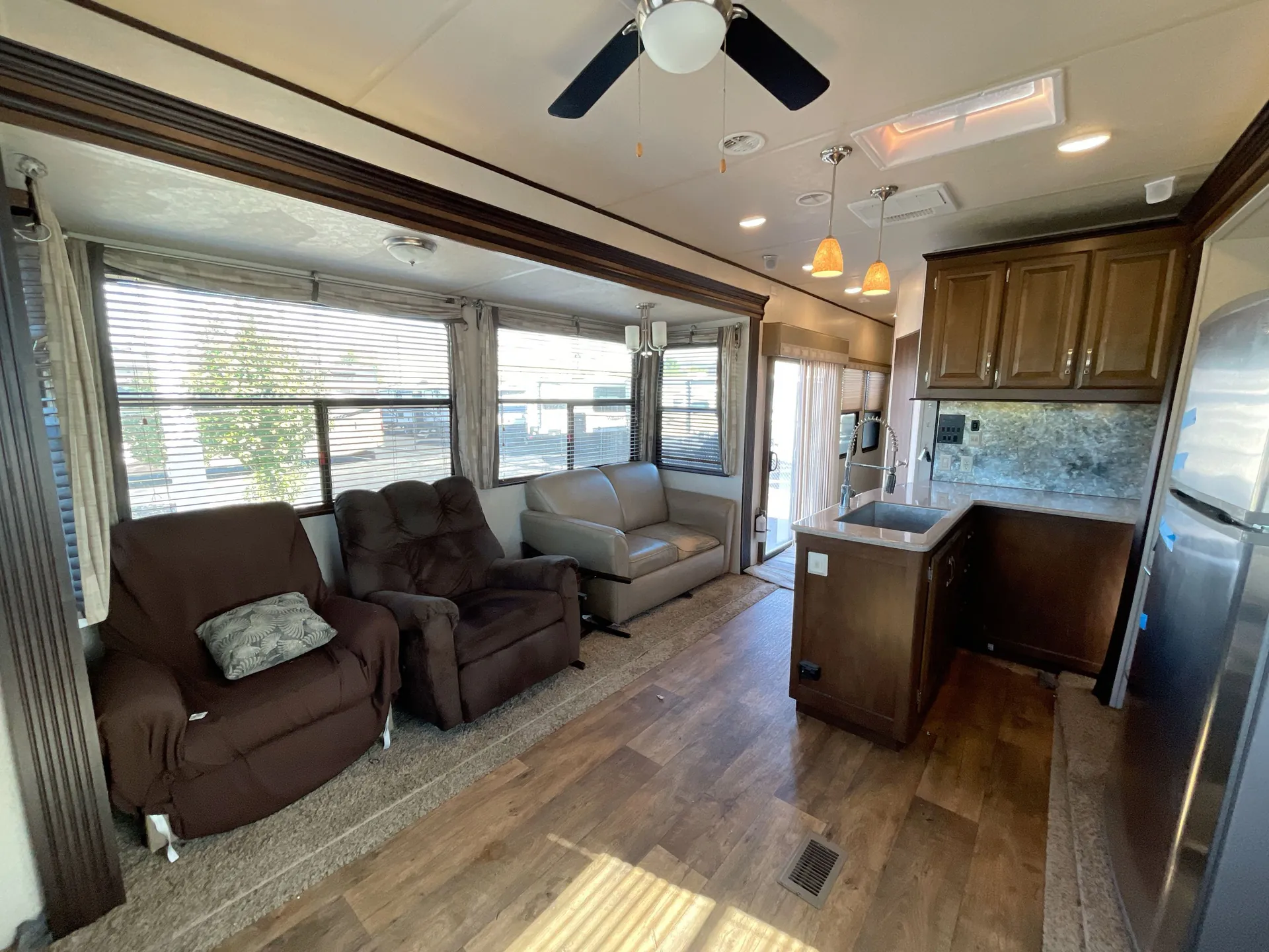 2018 Forest River Wildwood Lodge 385FLBH — living area main