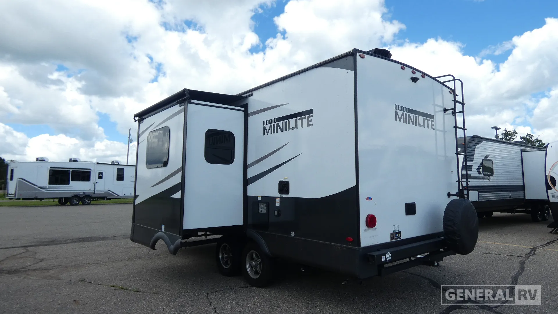 2025 Forest River Rockwood Mini Lite 2205S - Photo 4