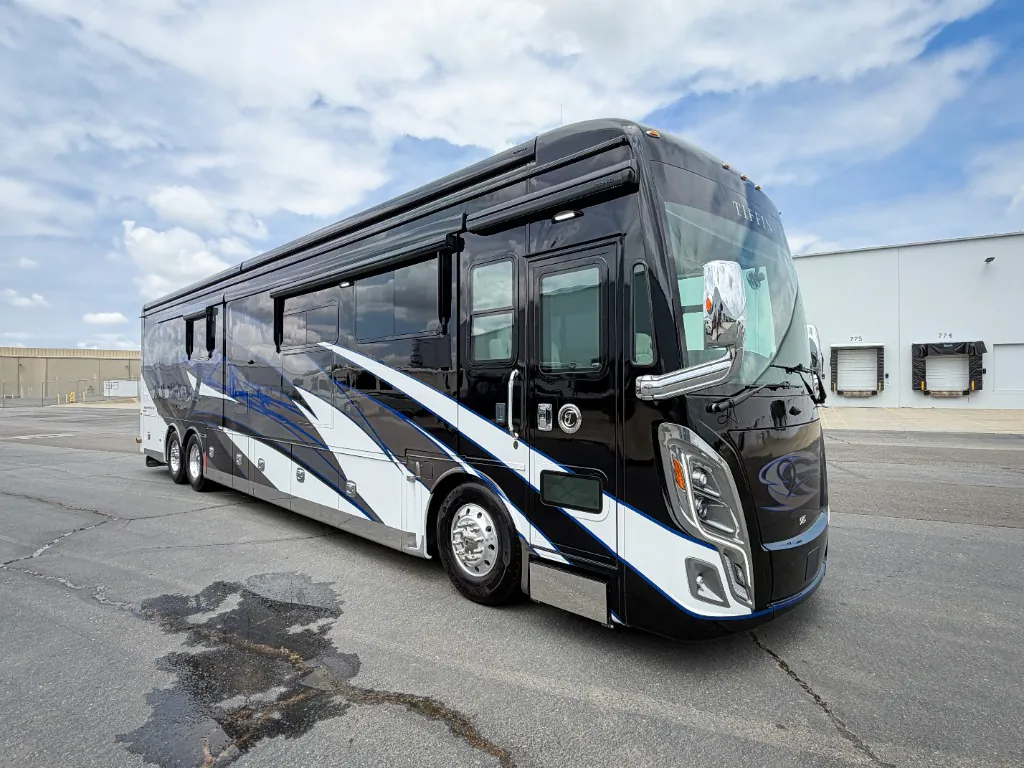 2021 Tiffin Zephyr 45 PZ - Photo 3