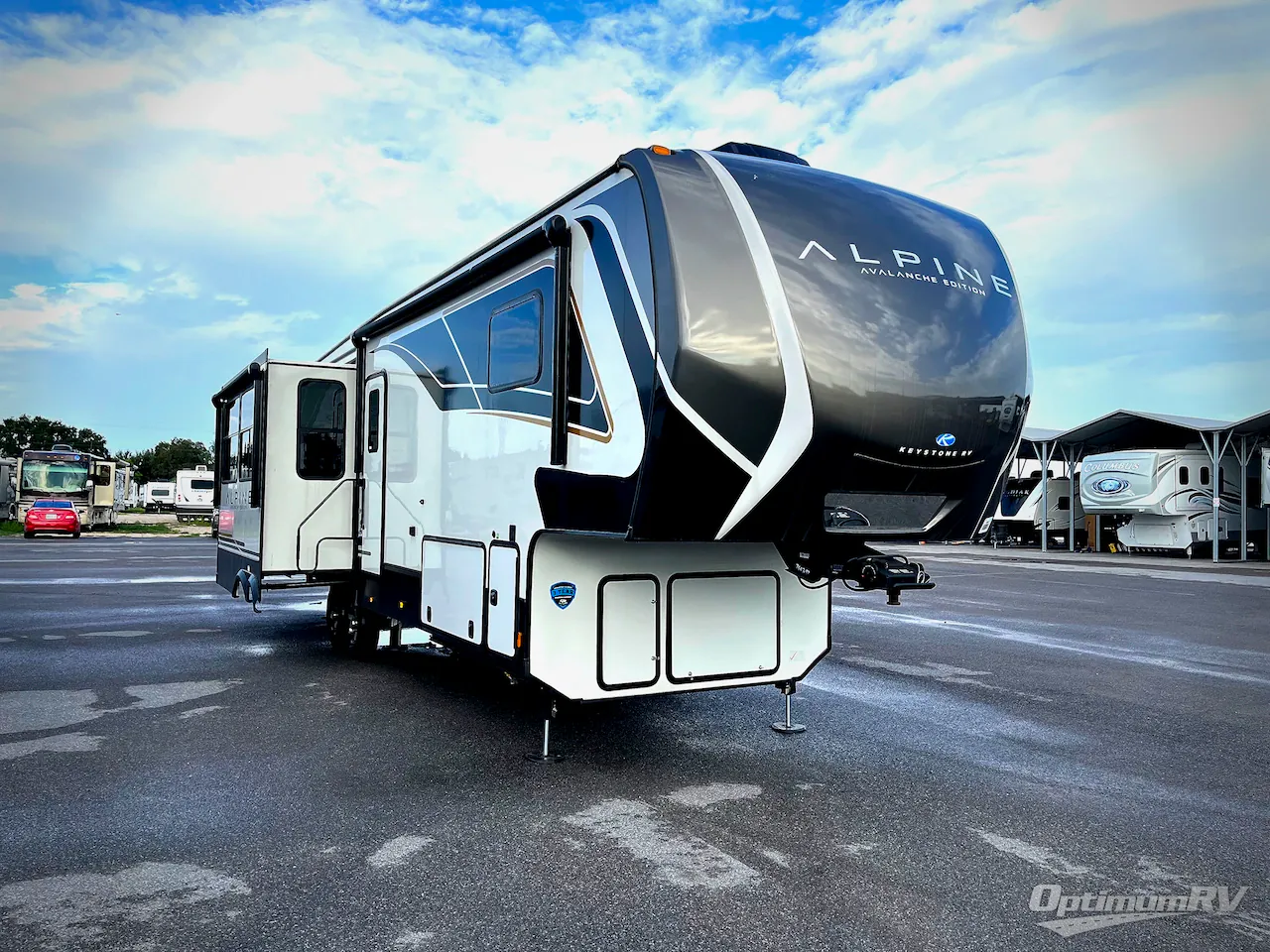 2025 Keystone Avalanche 321RL - Photo 2