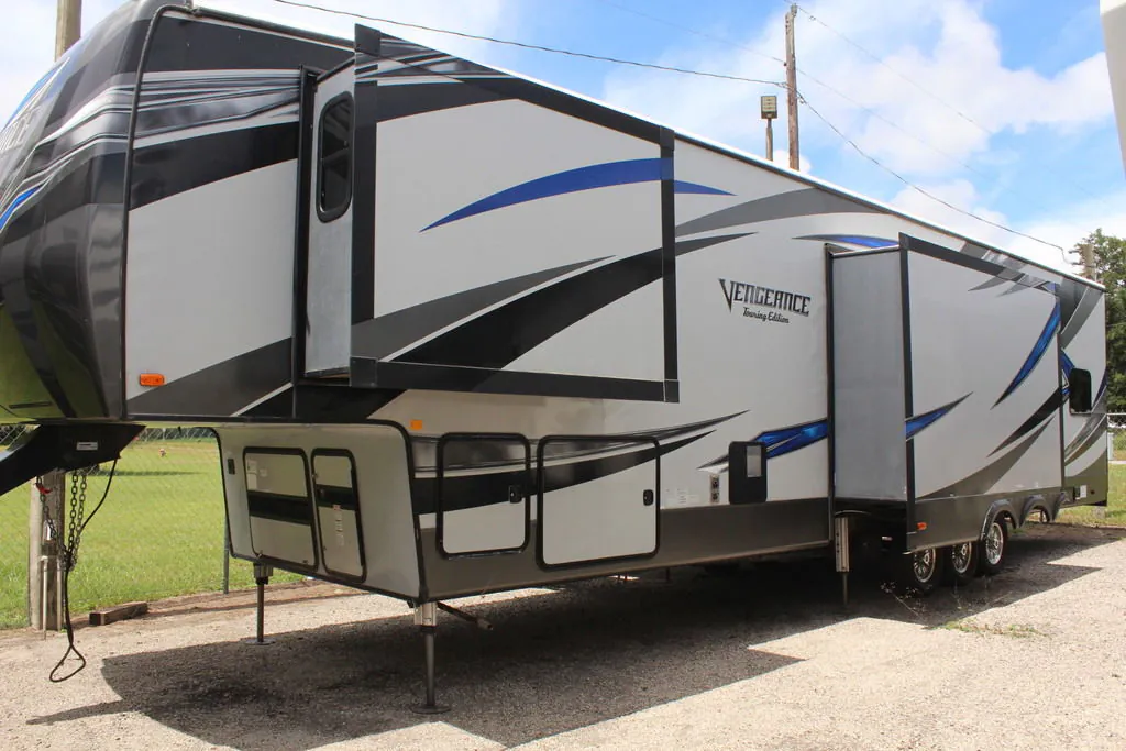 2016 Forest River Vengeance Touring Edition 39R12 - Photo 2
