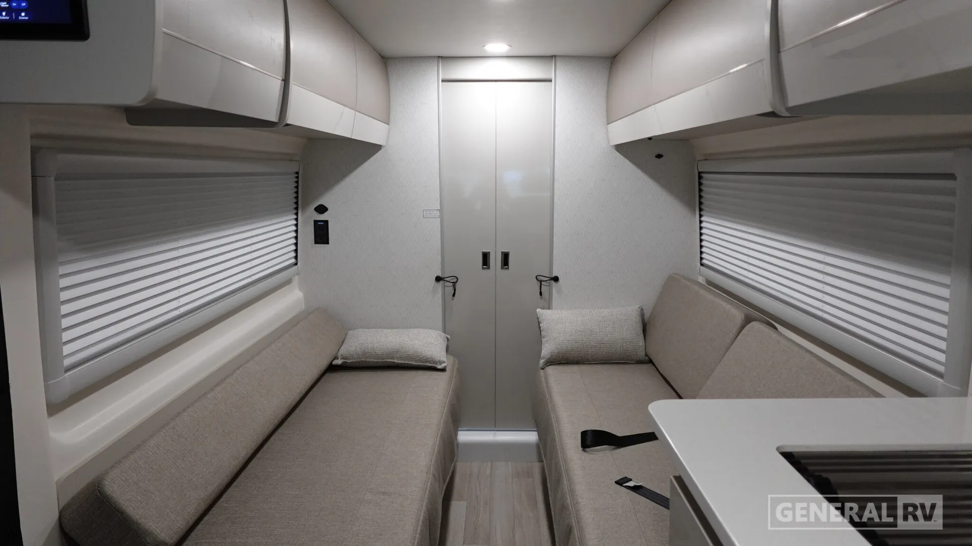 2027 Thor Motor Coach Sequence 20L - Photo 3