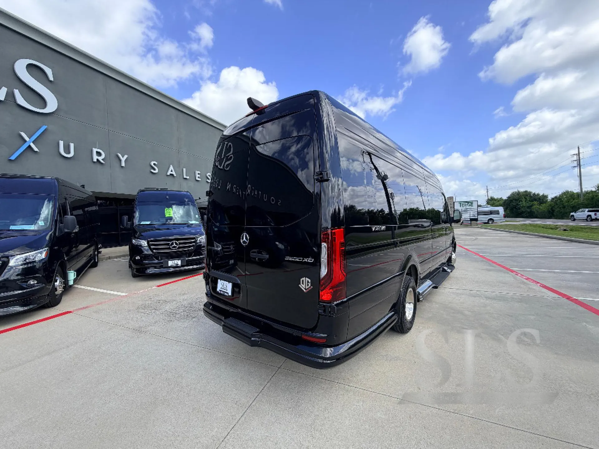 2027 OGV Luxury Coach V-Drive 10OB - Photo 4