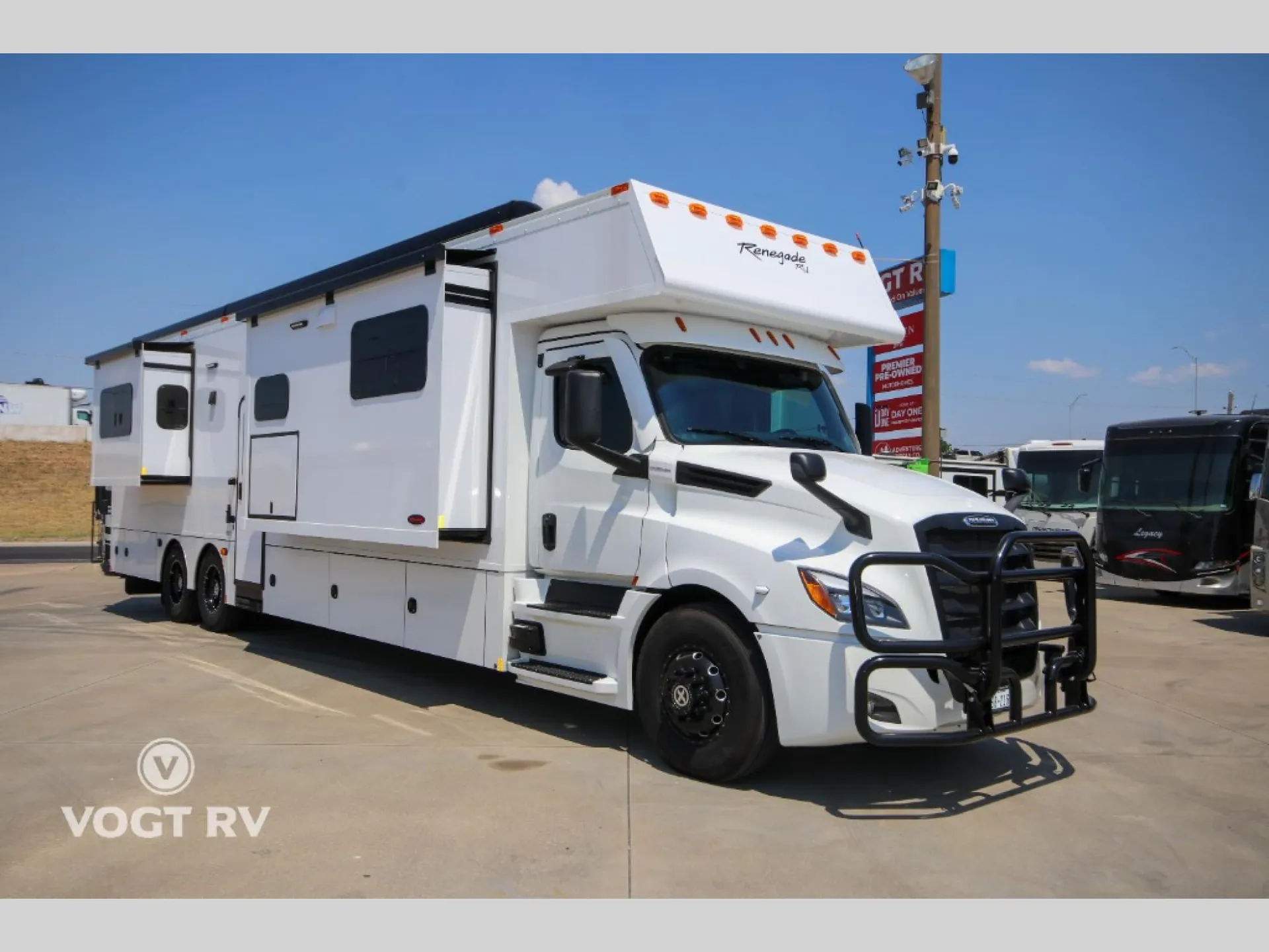 2025 Renegade RV Classic 45CMR - Photo 2