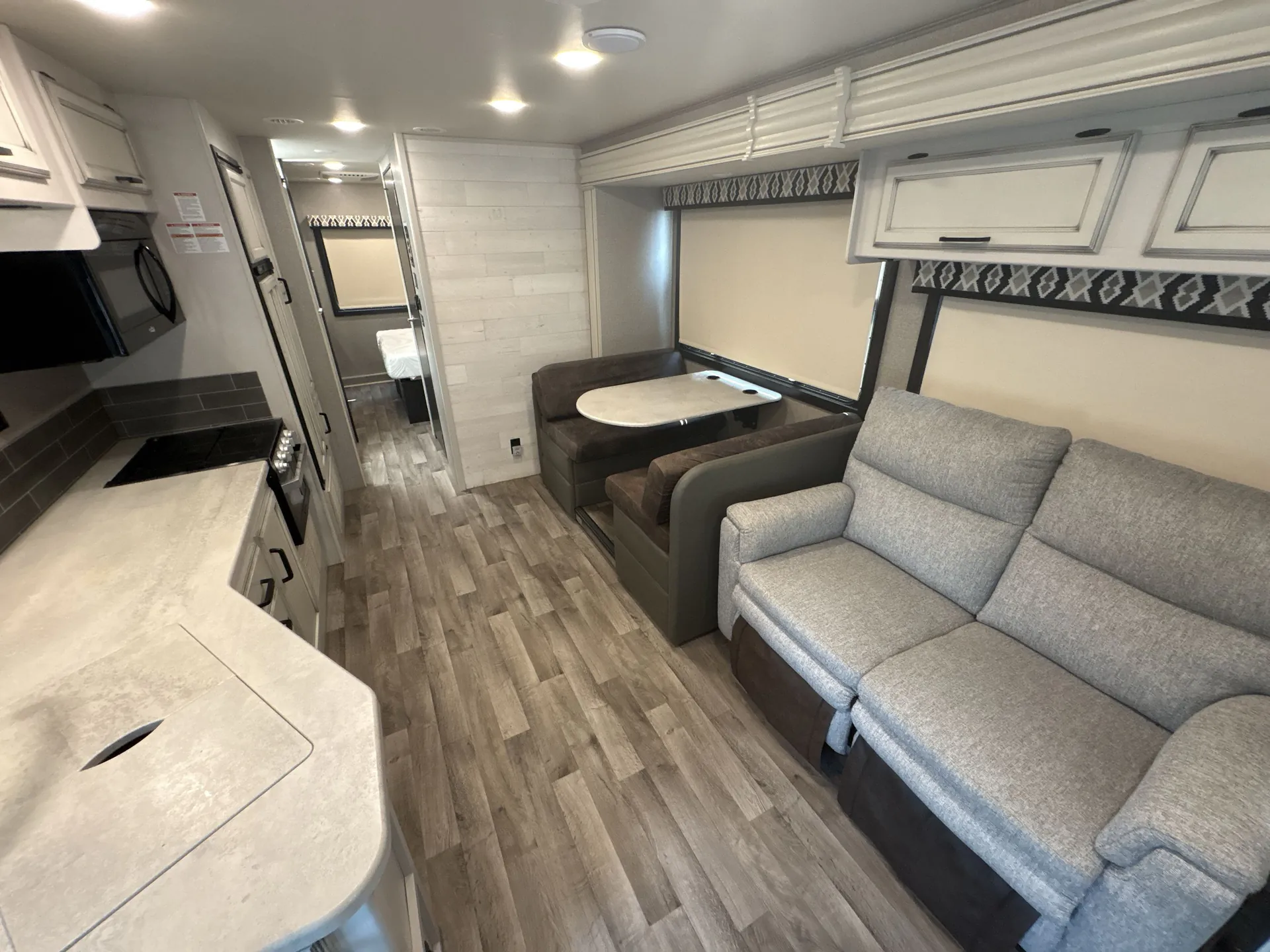 2020 Jayco Alante 31V — living area main