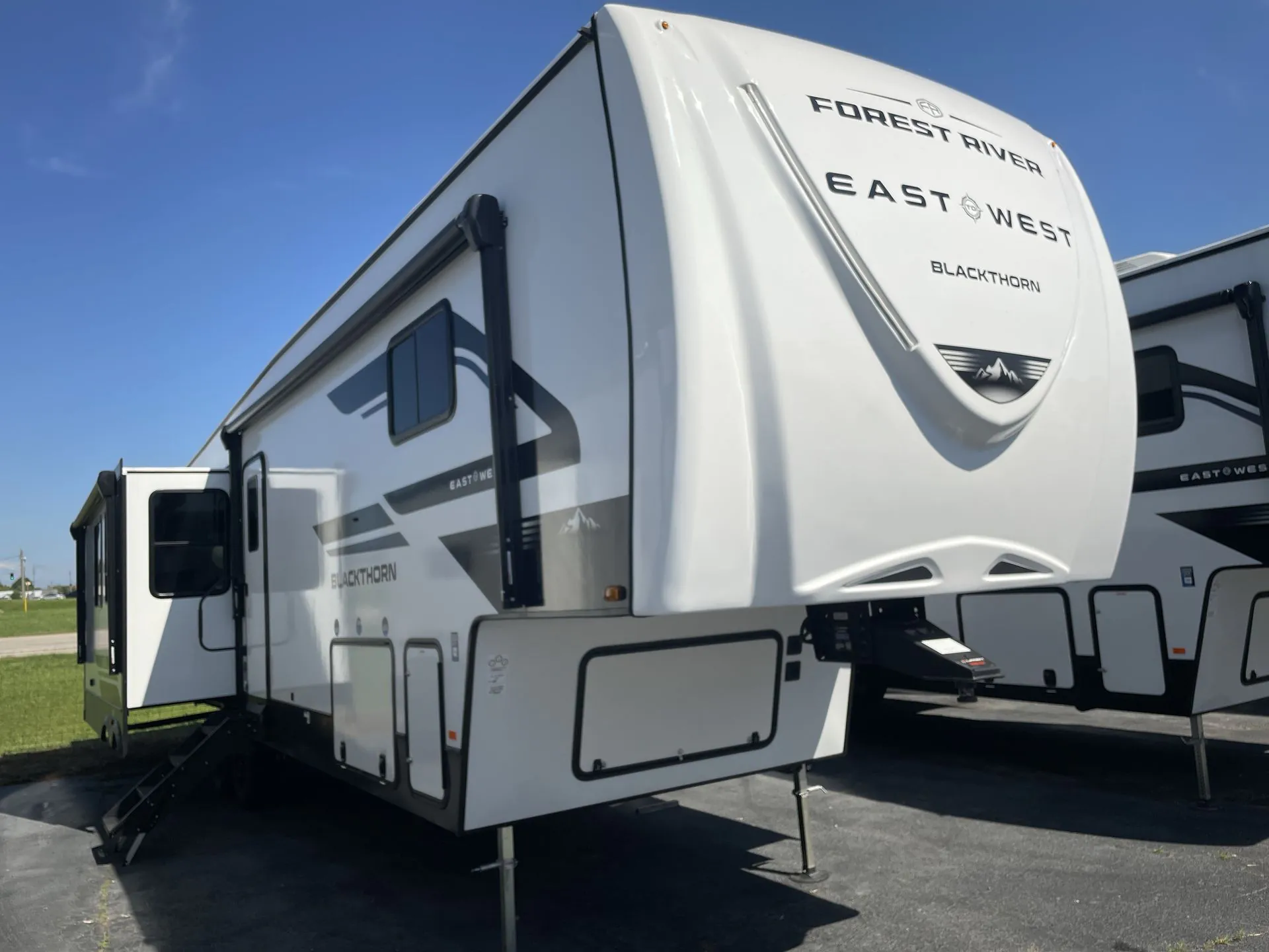 2027 East to West Blackthorn 3750LK