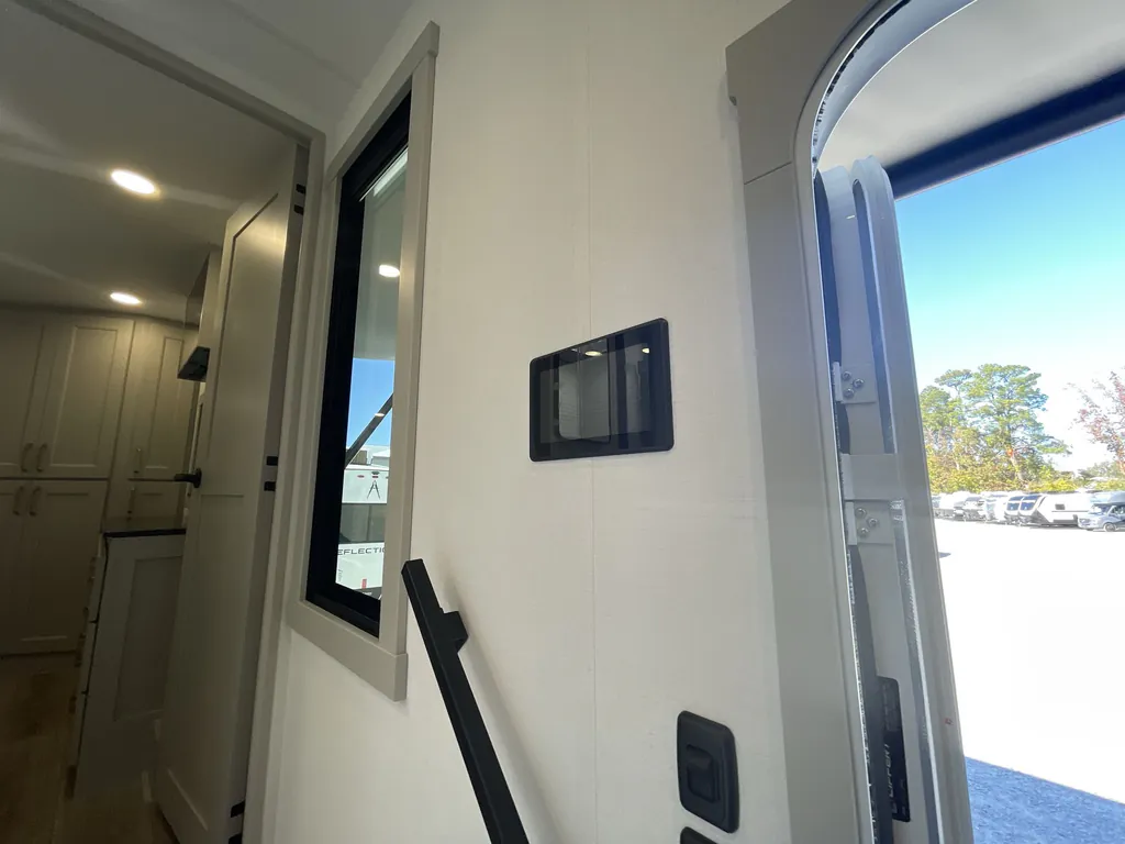 2026 Brinkley Model G 3950, Photos photo 29