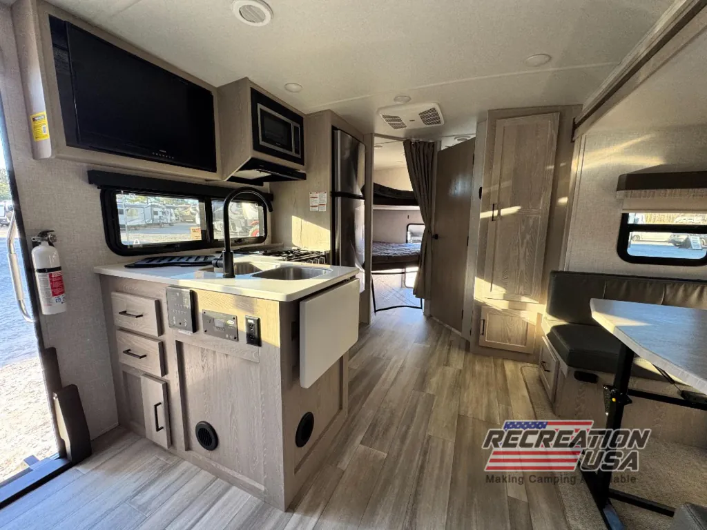 2023 Forest River Flagstaff Micro Lite 25BRDS, Photos photo 9