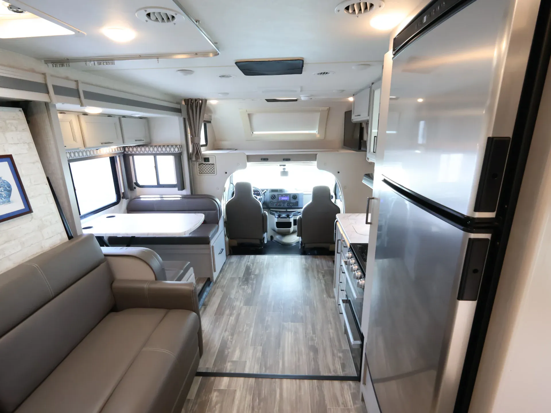 2023 Thor Motor Coach Geneva 25VA - Photo 4