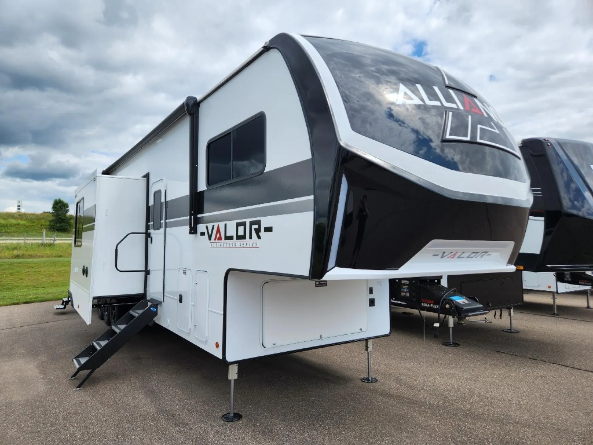 2026 Alliance RV Valor All-Access 40A14 - Photo 2