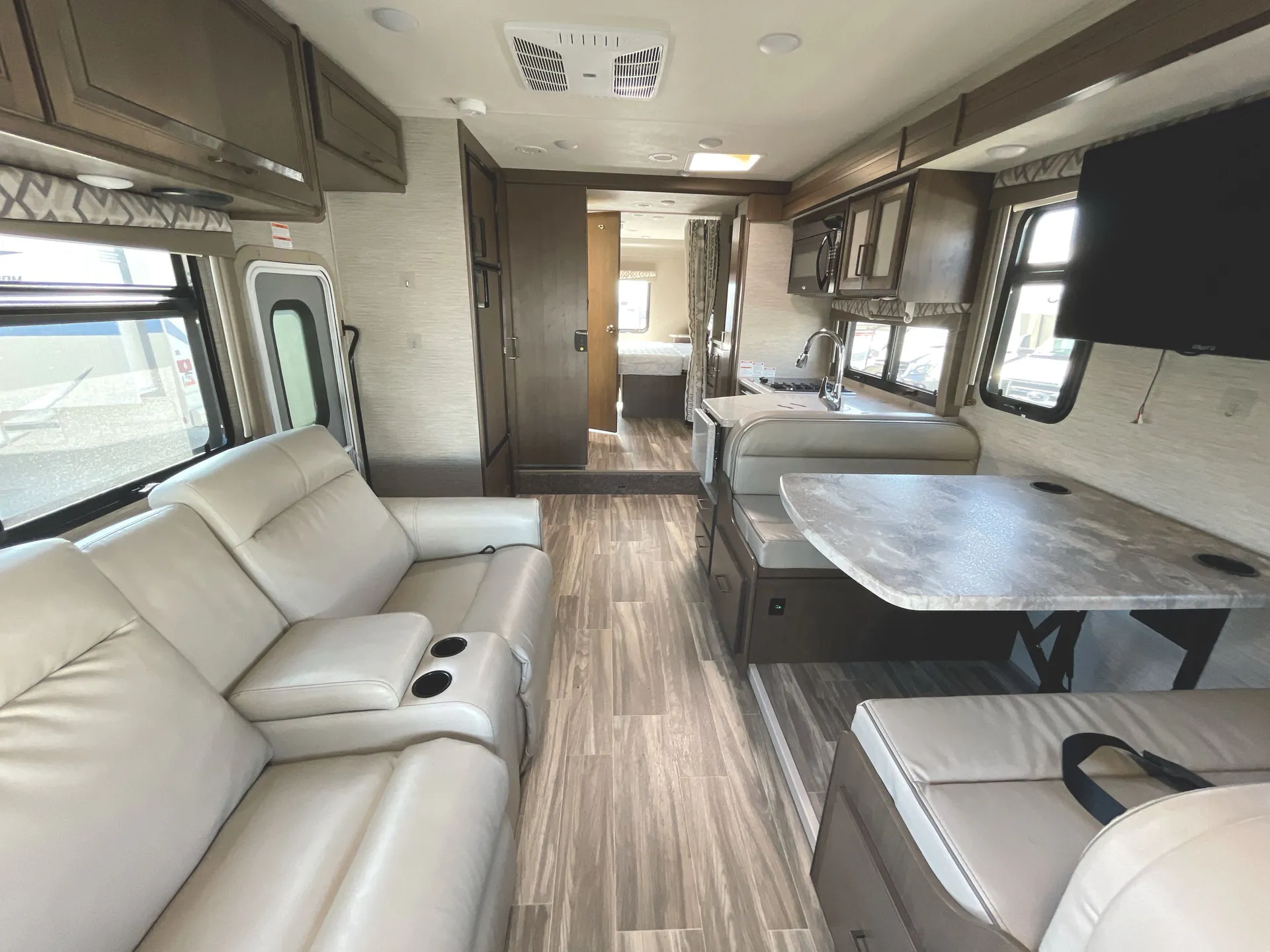 2021 Thor Motor Coach Four Winds 31B — living area main