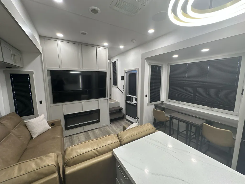 2025 Brinkley Model G 3950, Photos photo 3
