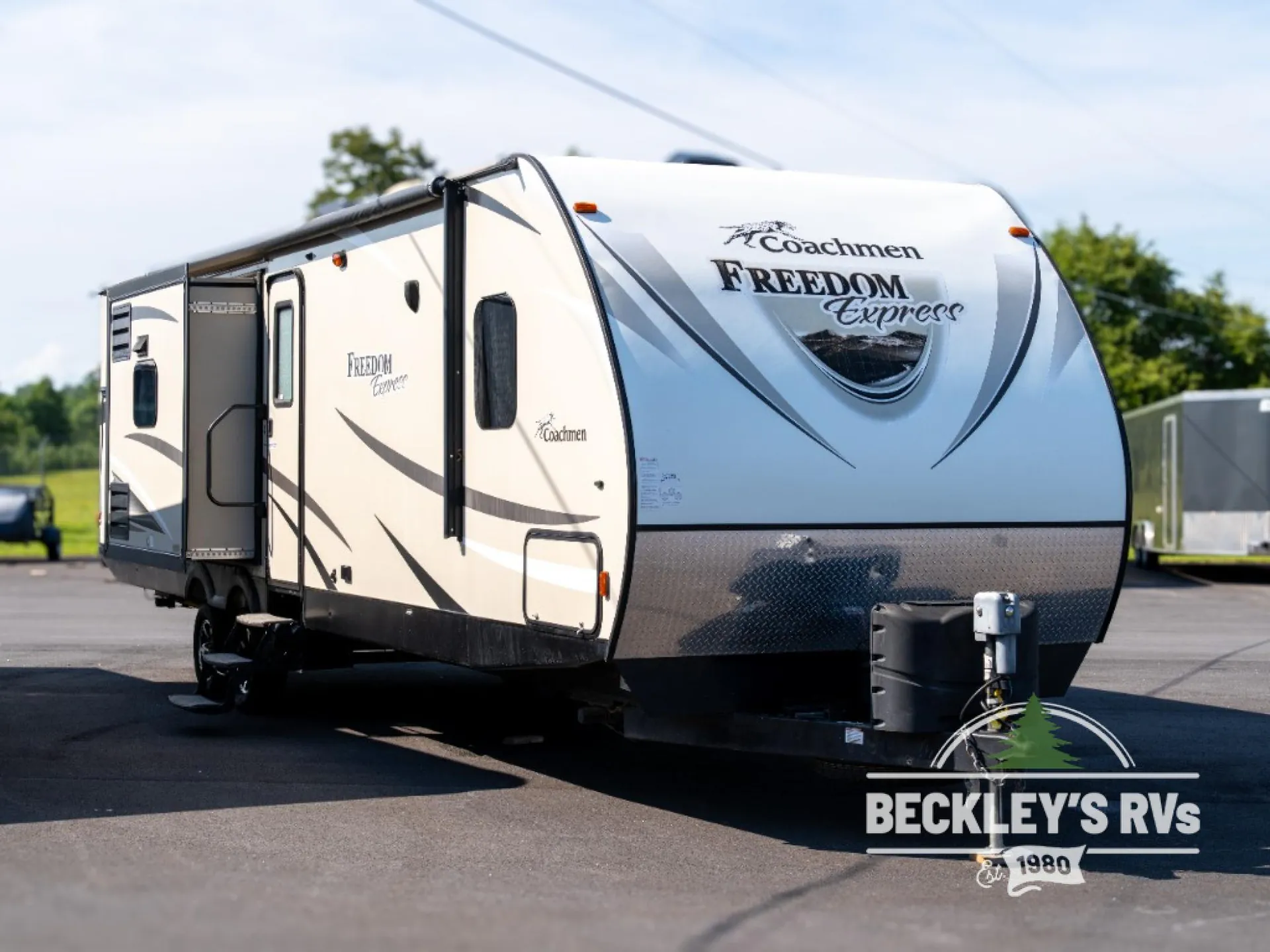 2017 Coachmen Freedom Express 320BHDS - Photo 2