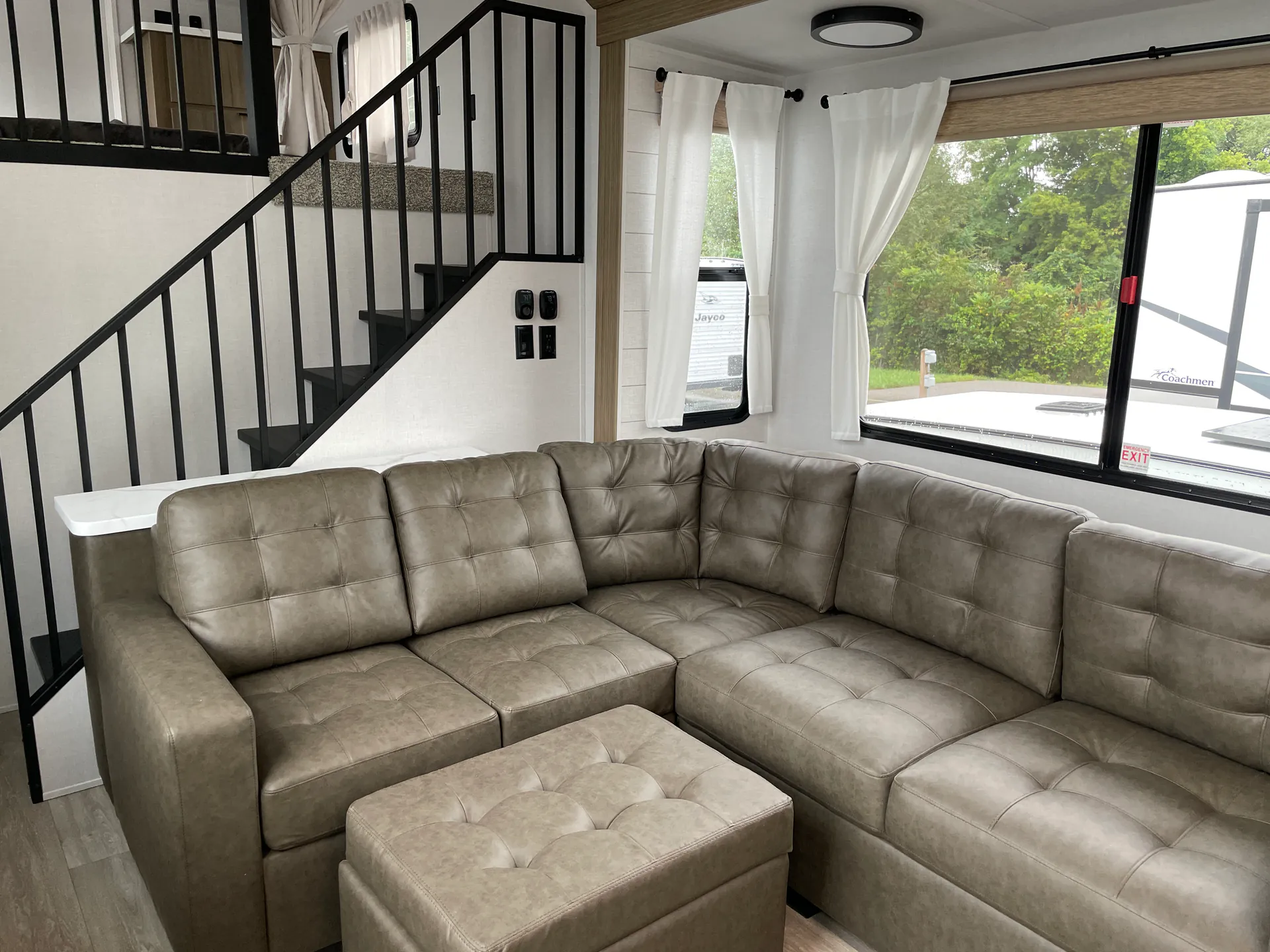 2027 Forest River Salem Villa 42ZEN — Photo 6