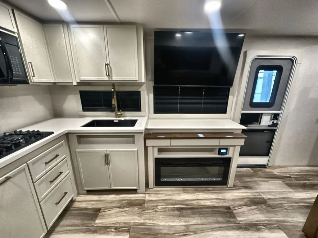 2027 Brinkley Model I 290, Photos photo 8