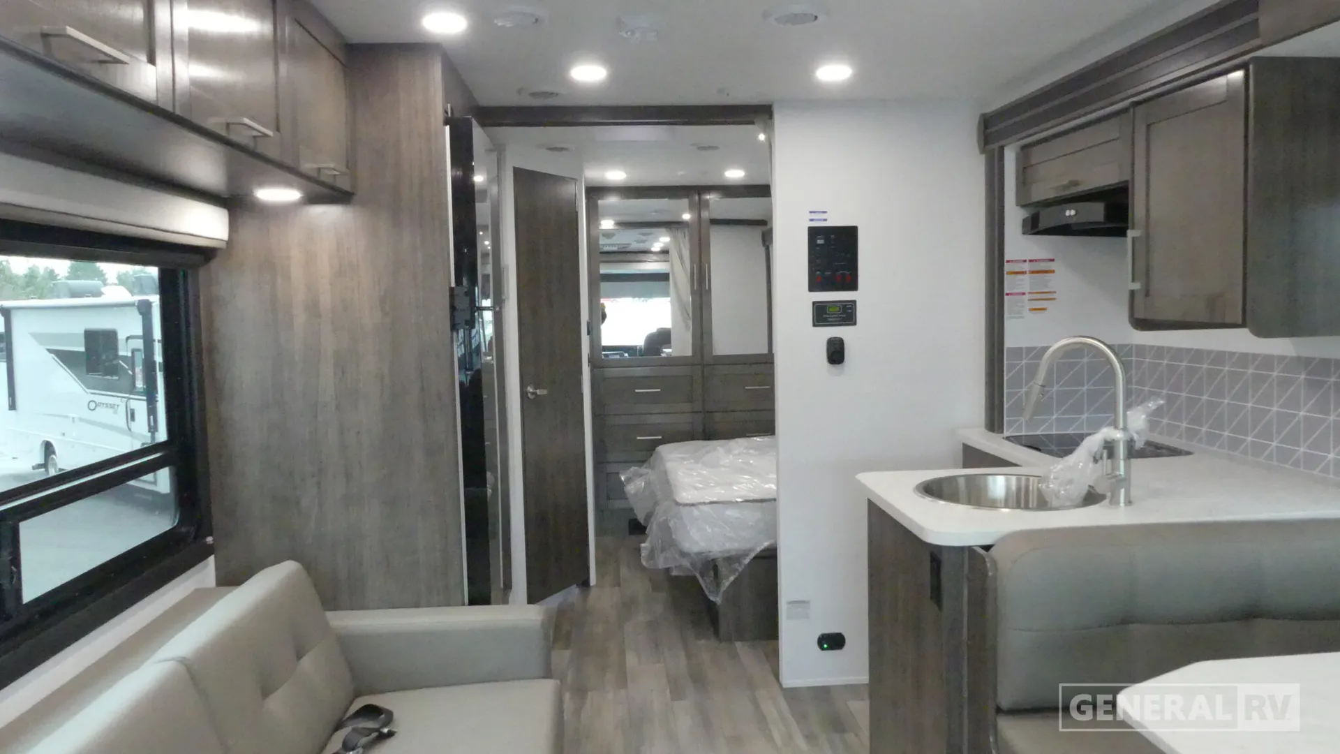 2026 Entegra Coach Vision SE 27A - Photo 3