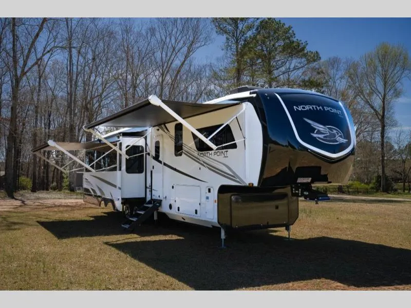 2025 Jayco North Point 381CKRE - Photo 3