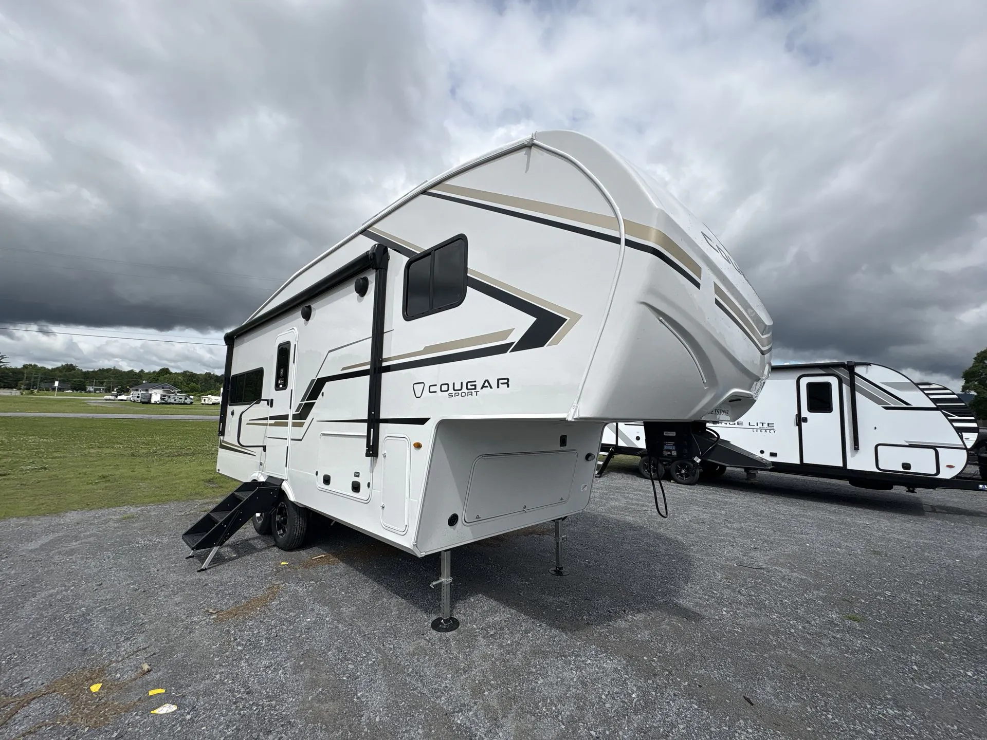 2027 Keystone RV Cougar Sport 2100ML - Photo 2