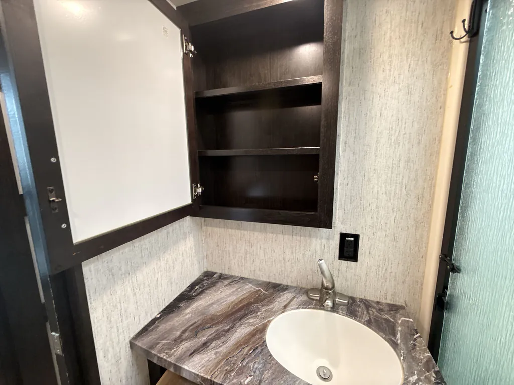 2018 Grand Design Momentum 376TH, Photos photo 25