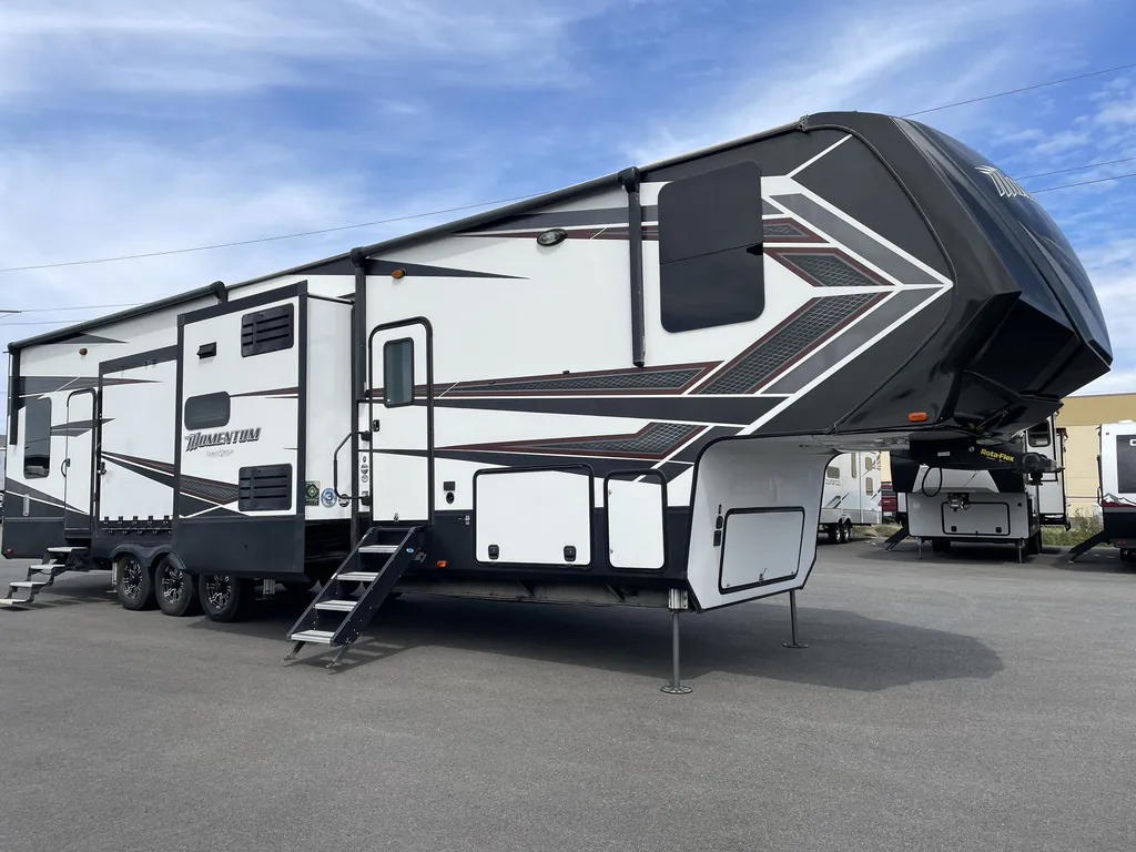 2019 Grand Design Momentum 399TH, Photos photo 5