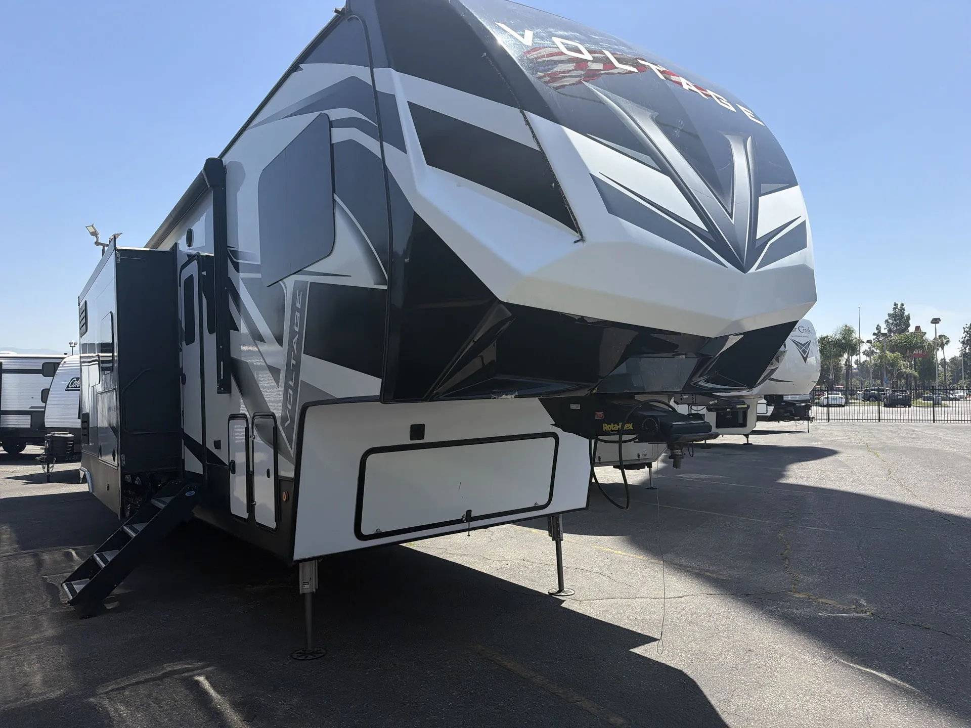 2021 Dutchmen Voltage 4175 dealer photo 1 from Camping World