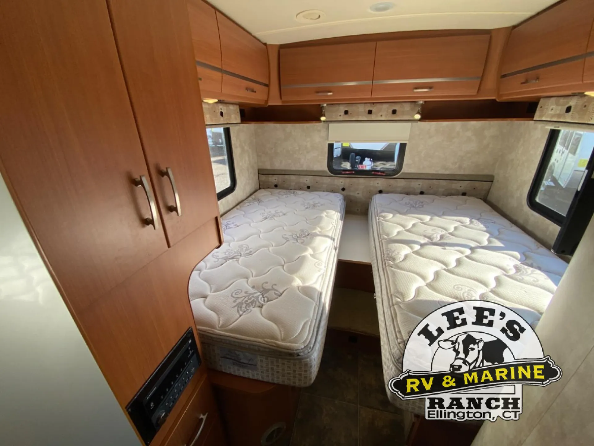 2013 Winnebago View Profile 24V - Photo 4