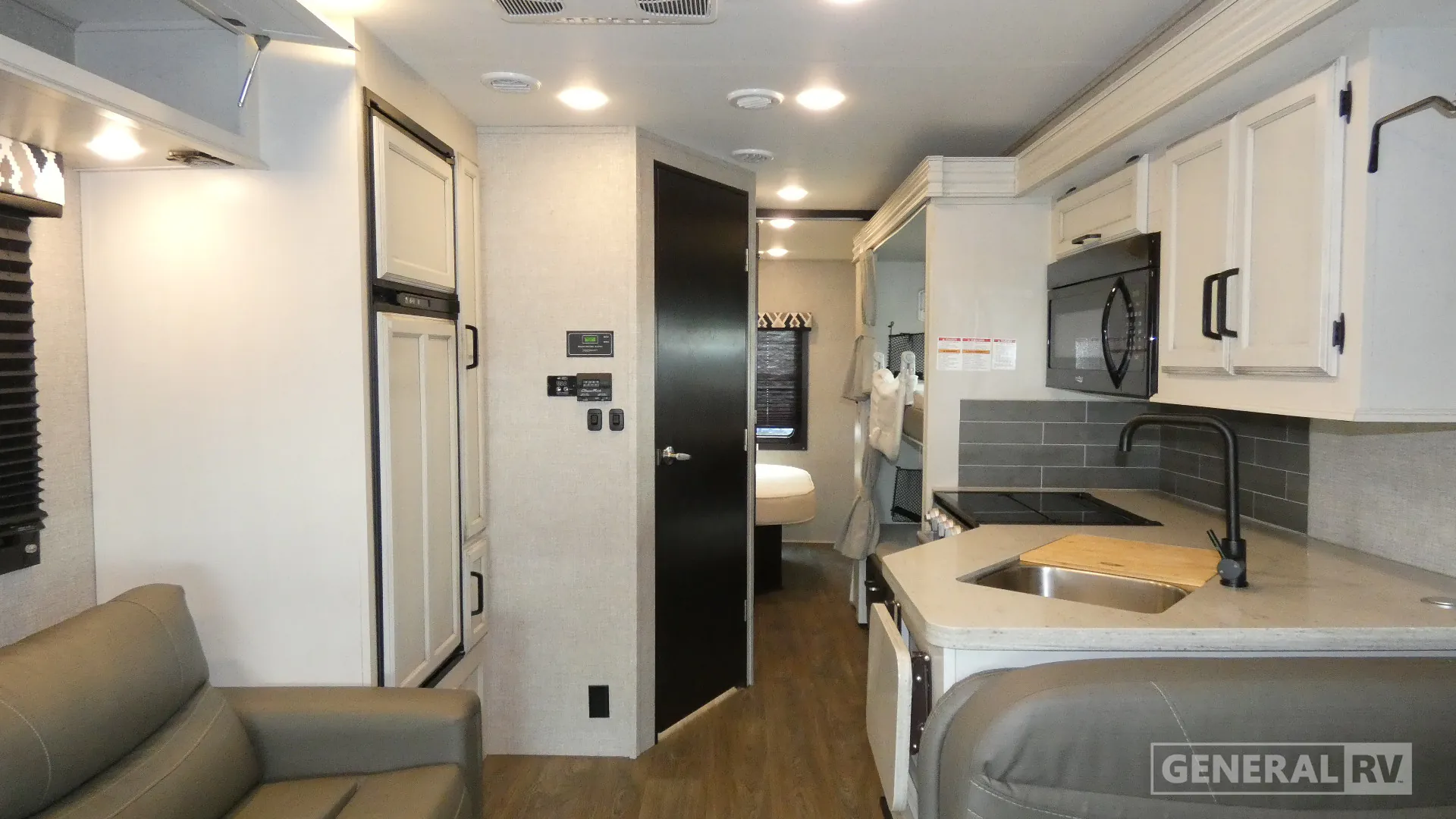 2022 Entegra Coach Odyssey 31F - Photo 3