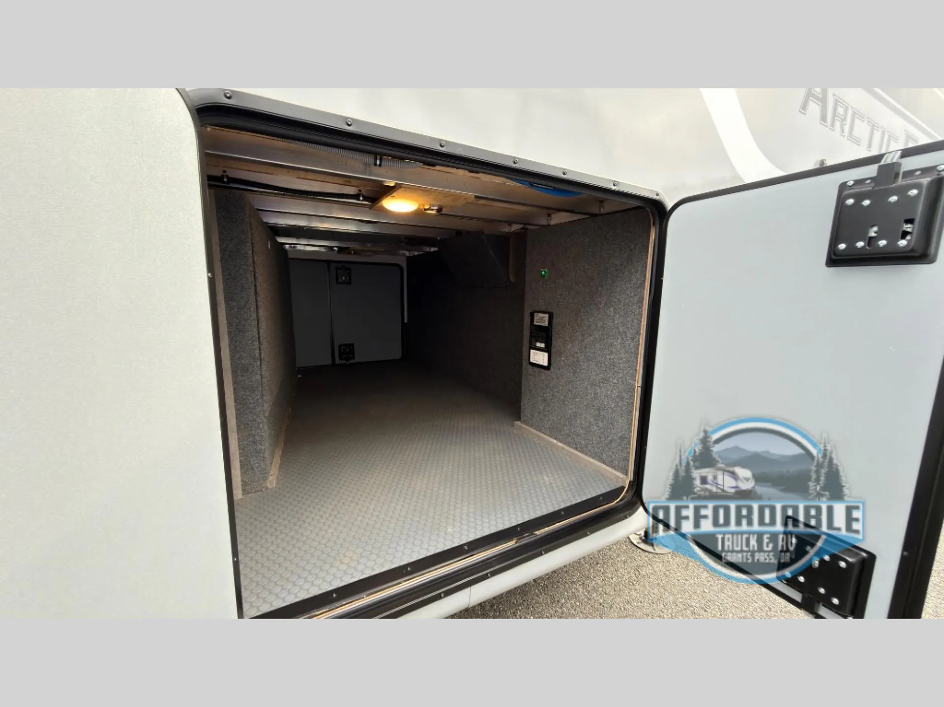 2026 Northwood Arctic Fox Edge 295RK - Photo 3