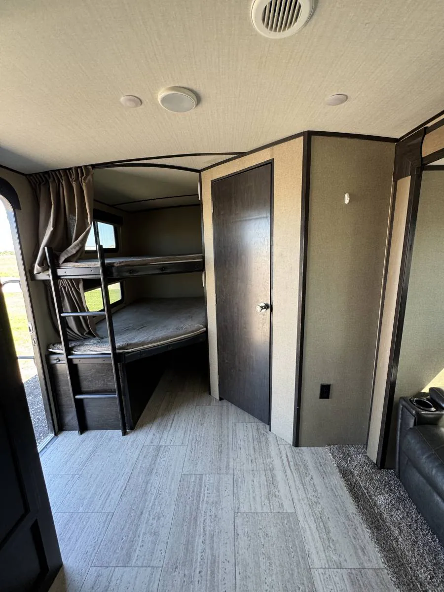 2019 Grand Design Imagine 2800BH, Photos photo 15