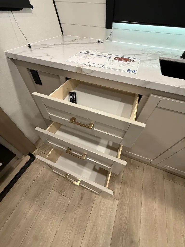 2027 Jayco Jay Feather Air 17FK - Photo 3