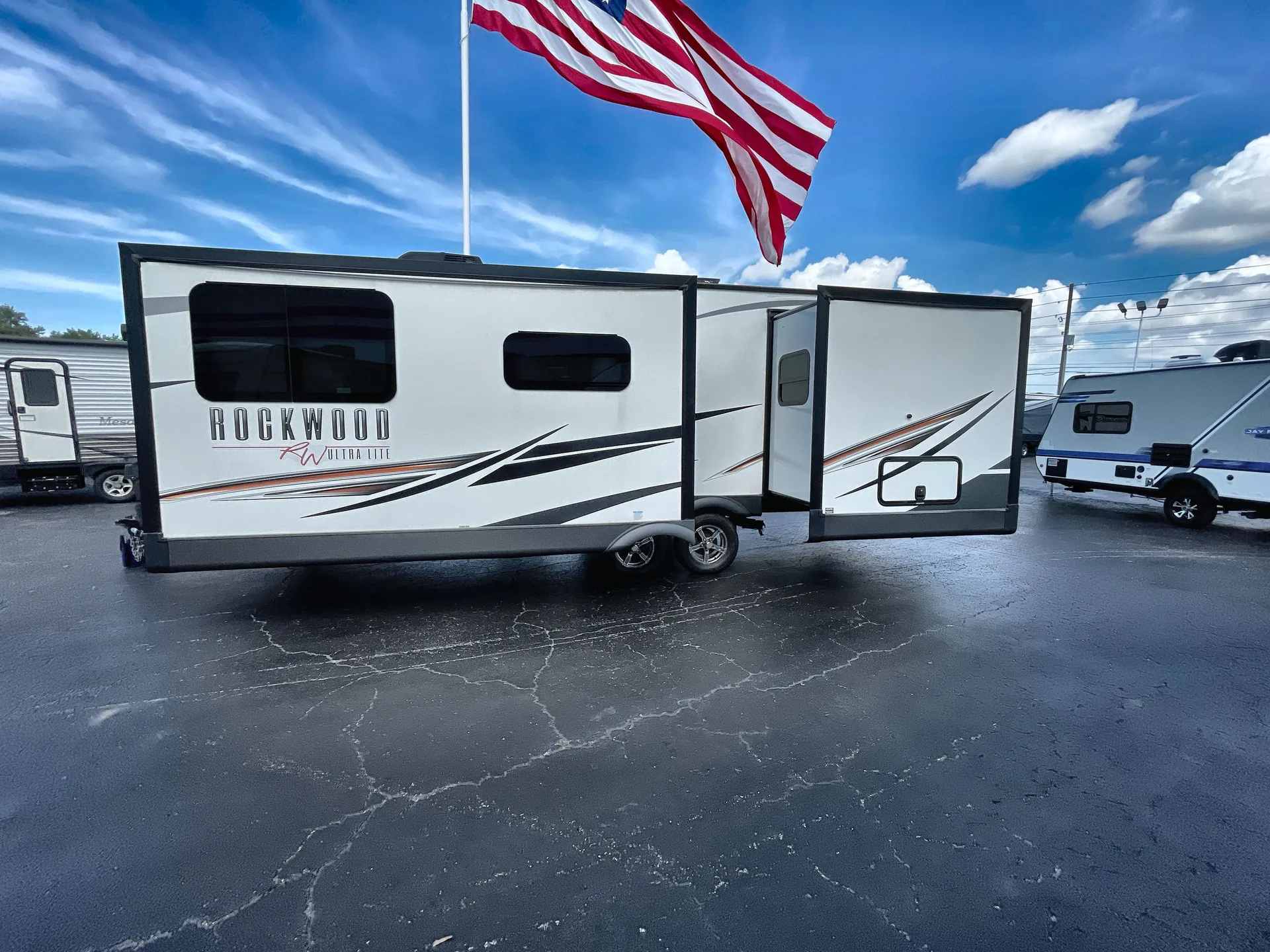2022 Forest River Rockwood Ultra Lite 2608BS — off campside