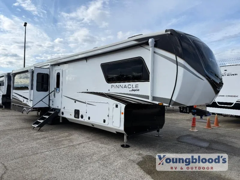2026 Jayco Pinnacle 38SSWS - Photo 2