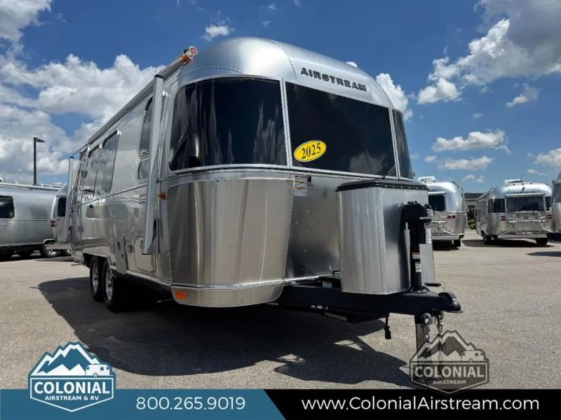 2025 Airstream International 23FB - Photo 2
