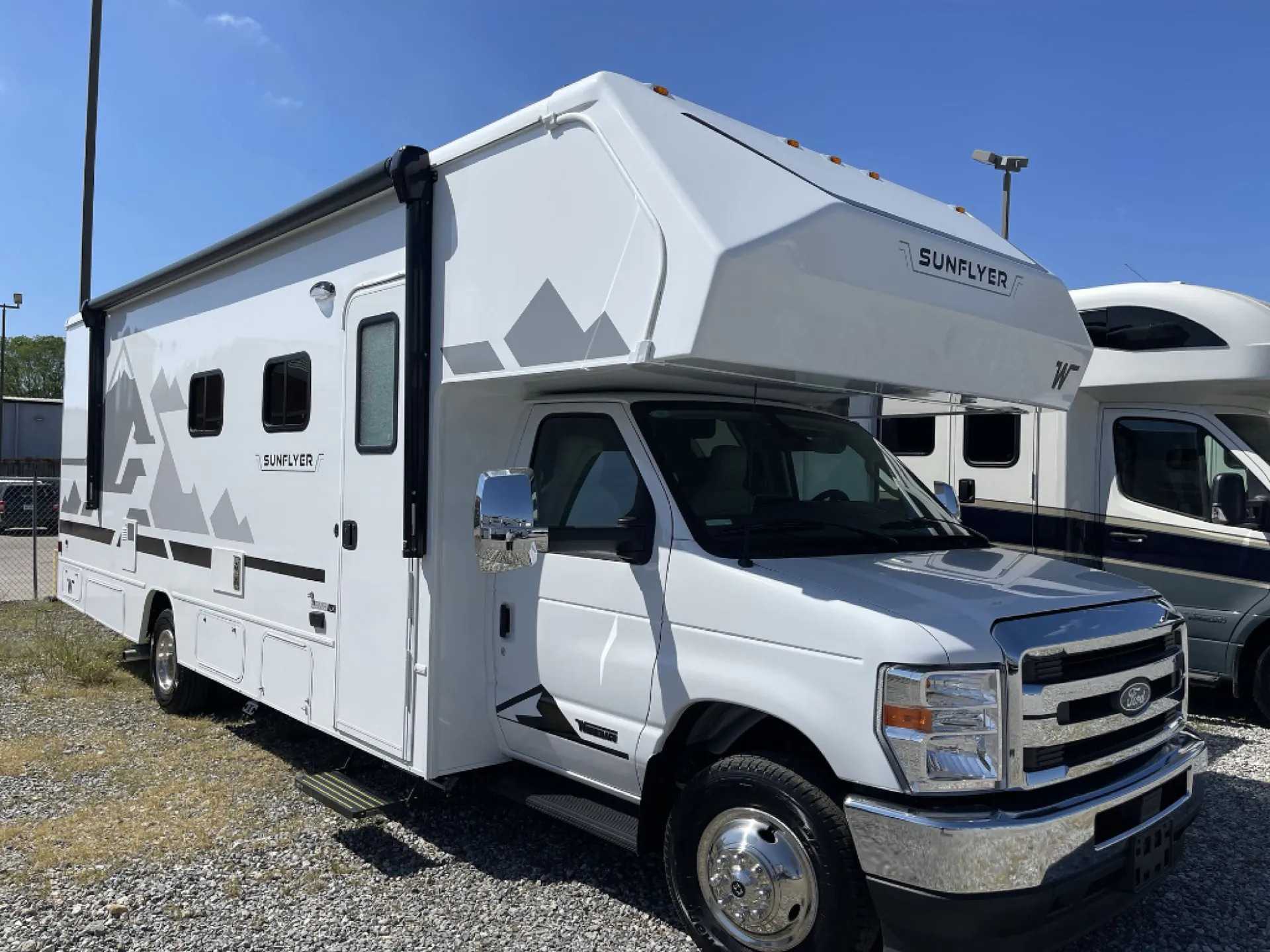 2026 Winnebago Sunflyer 28MB - Photo 2