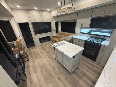 2026 Brinkley Model G 4150, Photos photo 7