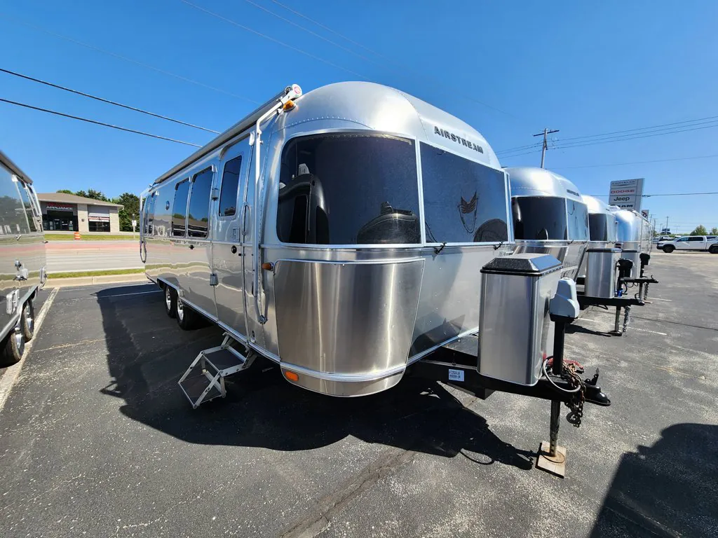 2018 Airstream Flying Cloud 28RB - Photo 2