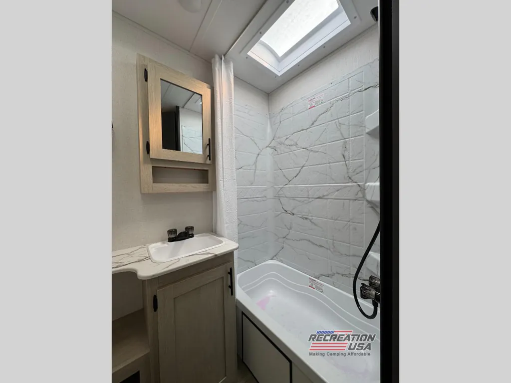 2026 Shasta RVs i-5 Edition 530BQB, Photos photo 16