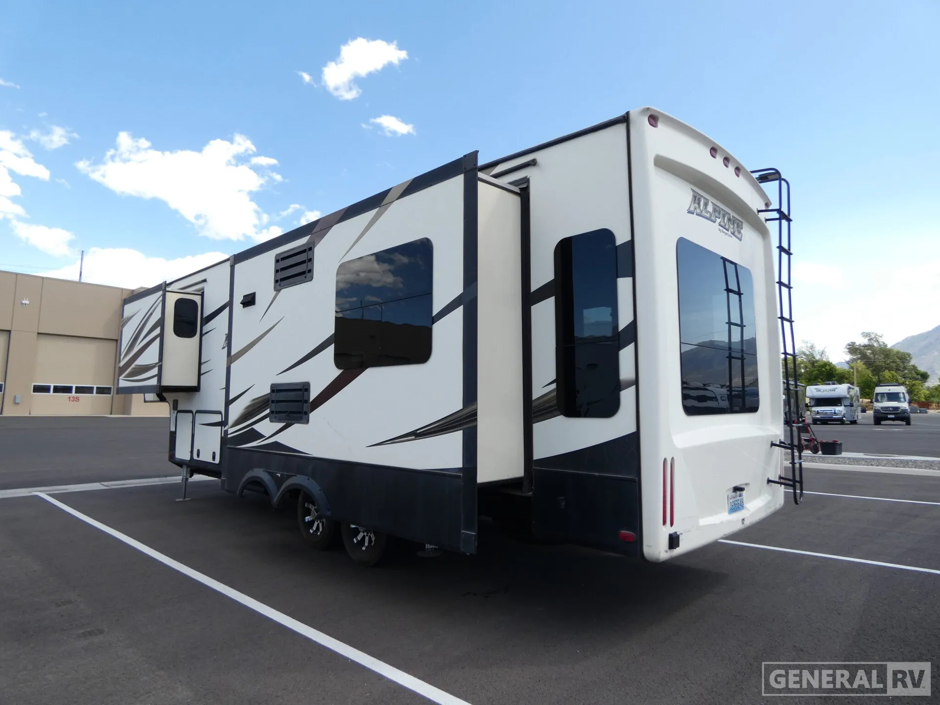 2016 Keystone Alpine 3100RL - Photo 4