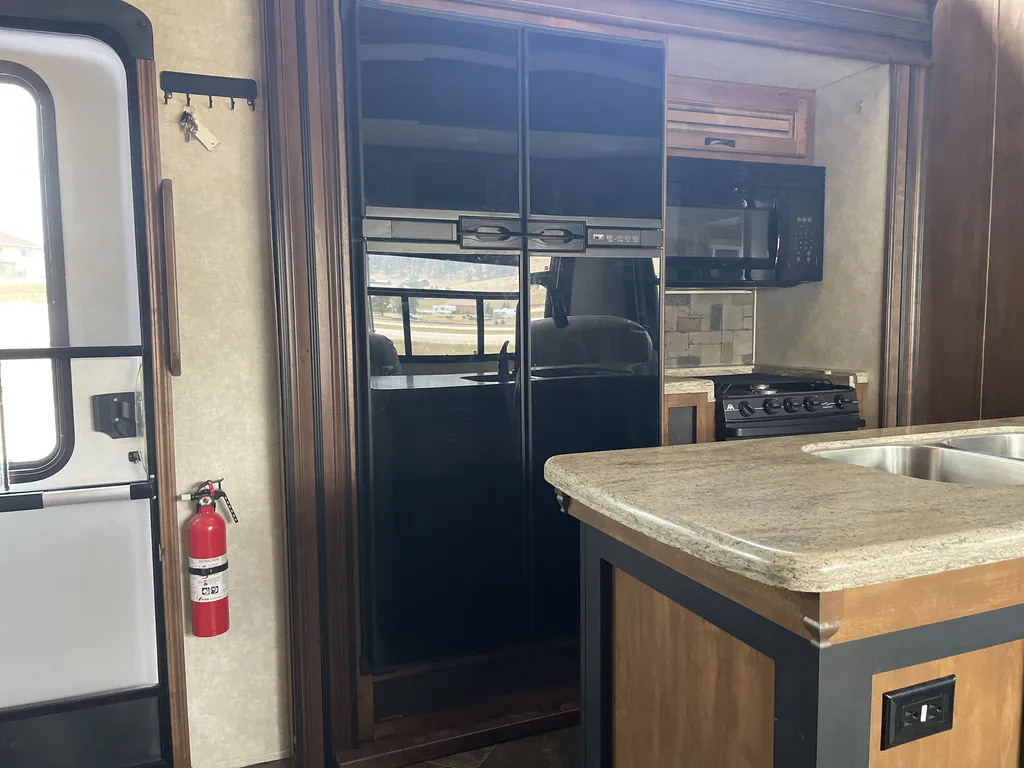 2014 Keystone Raptor 415, Photos photo 17