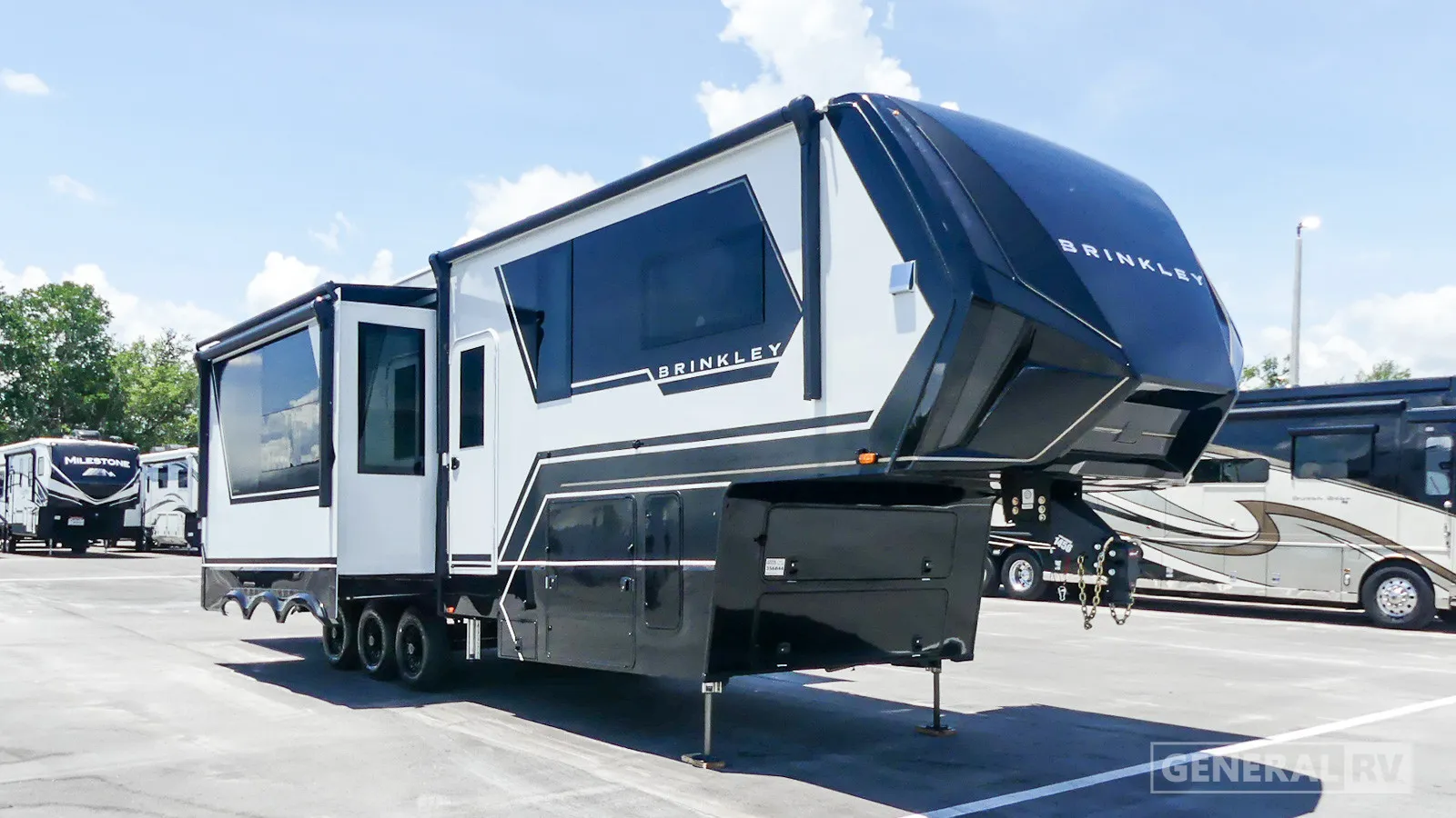 2025 Brinkley Model G 3250 - Photo 2